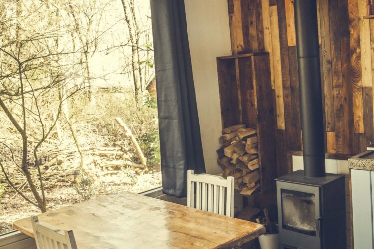 weekendje weg natuurhuisje huisje in het bos Drenthe overnachten tiny house De moera