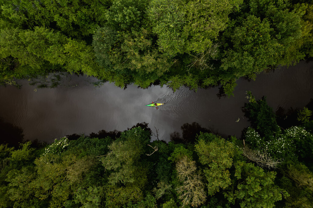 Waterpret Drenthe kanoën op rivier de Hunze bij 25 graden Noord. 5x onontdekte natuurgebieden in Drenthe